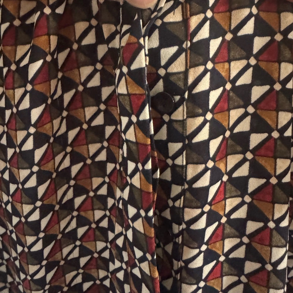 Geometric Patterned Blouse with Short Sleeves - Picture 4 of 4